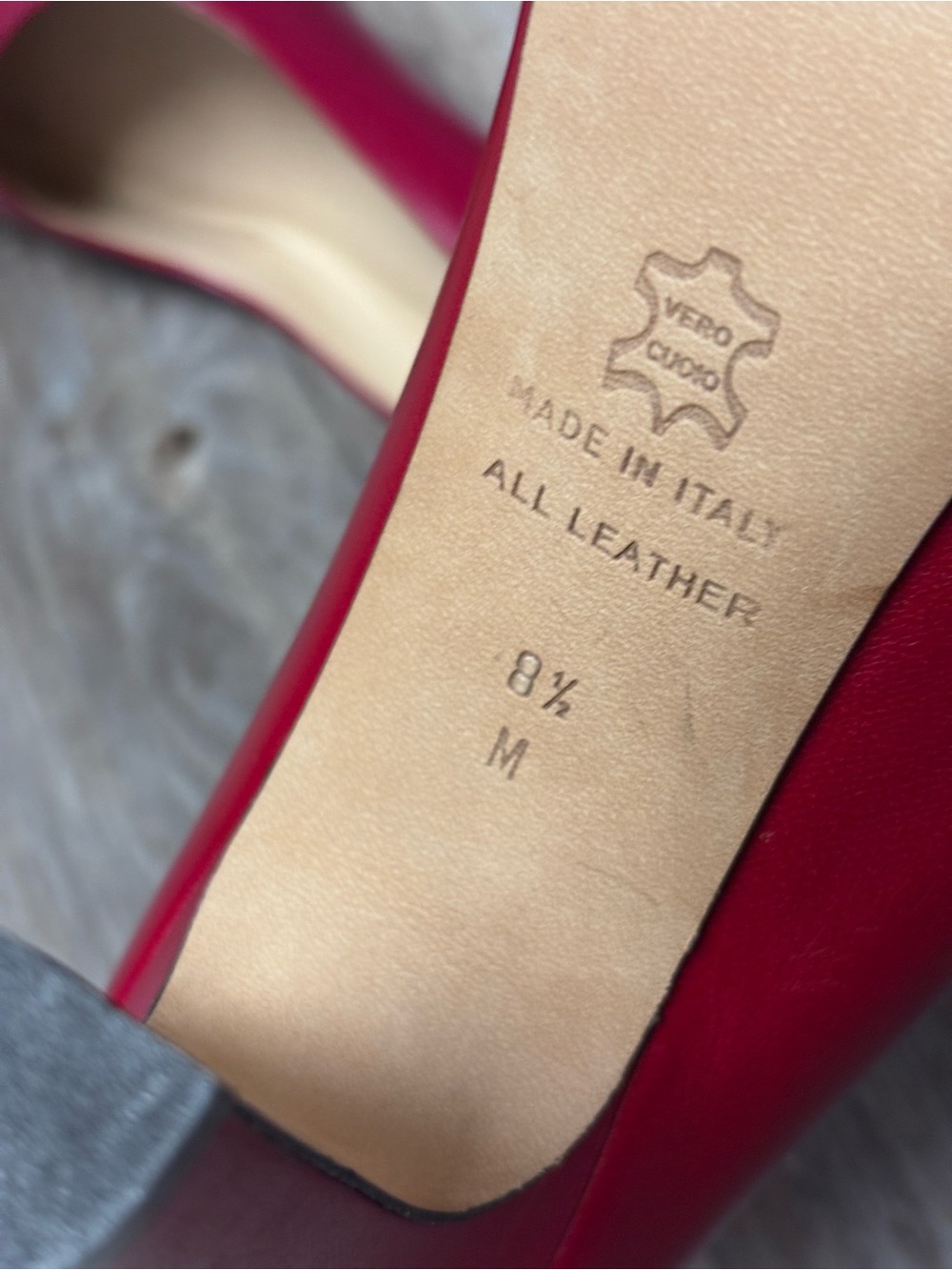 Lumiani Red Italian Leather Classic Round Toe Pumps - Picture 6 of 8